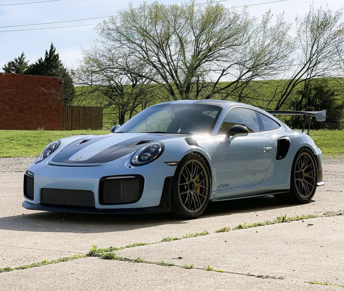 PorscheCIub's tweet photo. Paint-to-Sample Gulf Blue 991 GT2 RS https://t.co/DrAMClSm73