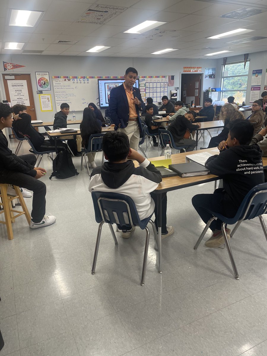 <a href="/julio_clemson/">Julio C Hernandez</a> spoke to our <a href="/LakeviewMiddle/">Lakeview Middle</a> <a href="/AVID4College/">AVID</a> @AVIDExcel Ss about doing 1% better everyday and how to get from A to Z… most important part is to get to point B, change your B to A until you get to Z. #GrowthMindset #askmeaboutlakeview #motivate