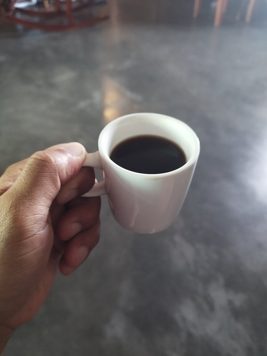 amedlamela's tweet photo. El enjuaga galillo, dice la vecina 😅
Yo no tomo café (no me juzguen) pero algo me decía que éste me lo debía tomar y estaba wenaso (como las protestas pacíficas de esta semana)
¿hay vuelta atrás? Díganme qué sí 🤦🏾♂️
#BuenDía y #NoALaMinería ✊🏾🇵🇦💥 https://t.co/6MzOljsBQD