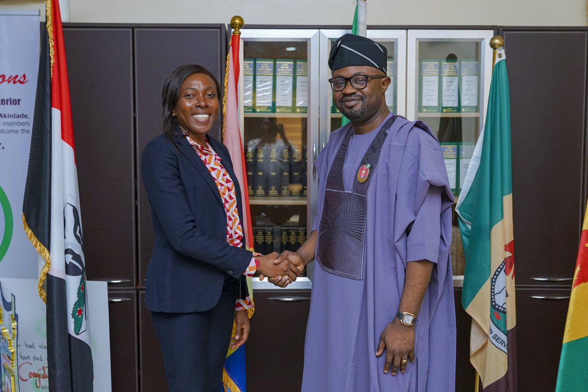 NigComSat1R's tweet photo. @NigComSat1R was guest of the Hon. Minister of Interior, @BTOofficial Friday, October, 27, 2023. Leading a delegation of 5, the MD, @nk_amadi, informed the Minister that NIGCOMSAT is open to collaborations with the Interior Ministry and its parastatals.
#WeAreOpenForBusiness https://t.co/x7kSPFc7EO