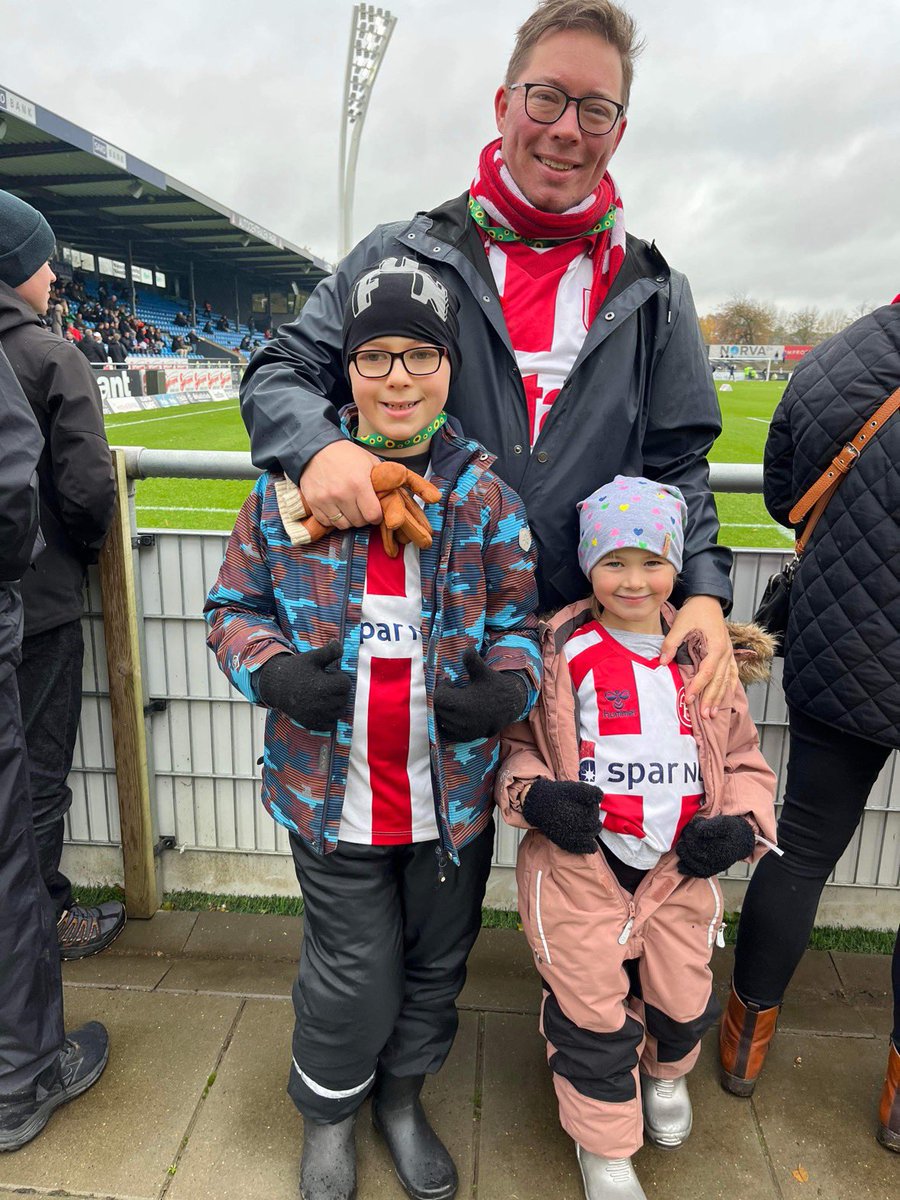 2 nye <a href="/aabsportdk/">AaB</a> supportere fik stadion debut idag! Godt med 3 point, og så videre #superaab