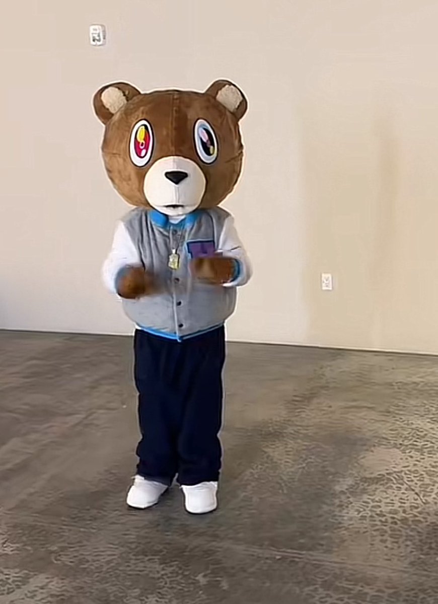 North West dressed up as the Kanye West Graduation bear for Halloween 🐻, image size:870x1200