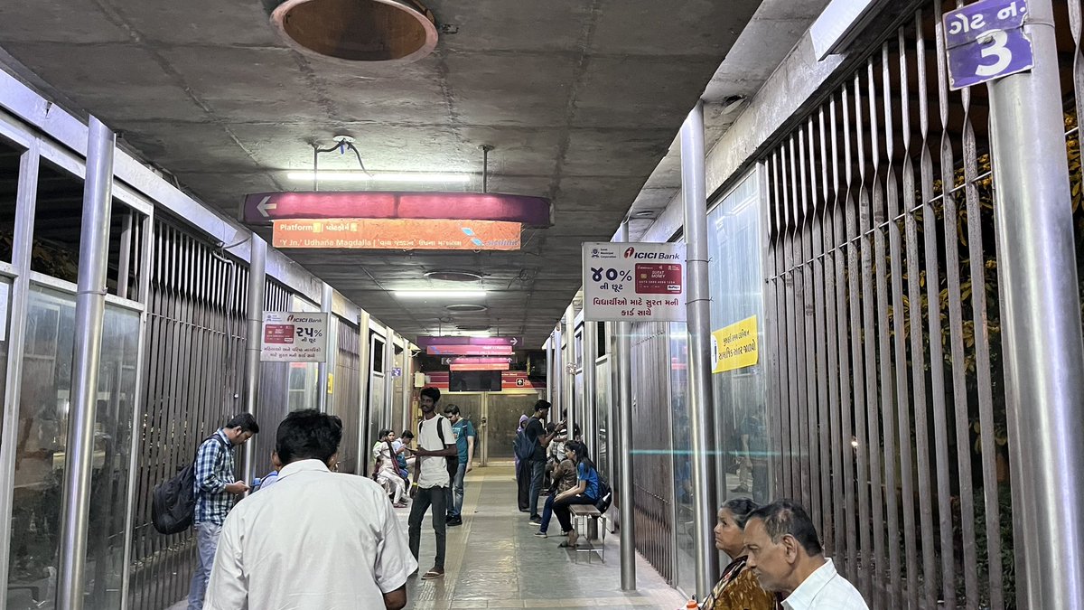 nimeshkatariya's tweet photo. If we have an LED TV then why it’s not working also BRTS stations are not as clean as we pretend Surat is a smart and clean city! 
Please look in to it @MySuratMySMC @SuratSitilink  @CMOGuj @BoghawalaHemali @sanghaviharsh https://t.co/Nb48cJyckl
