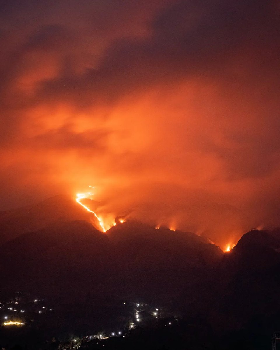 Pray for merbabu

(Yohanrineko)