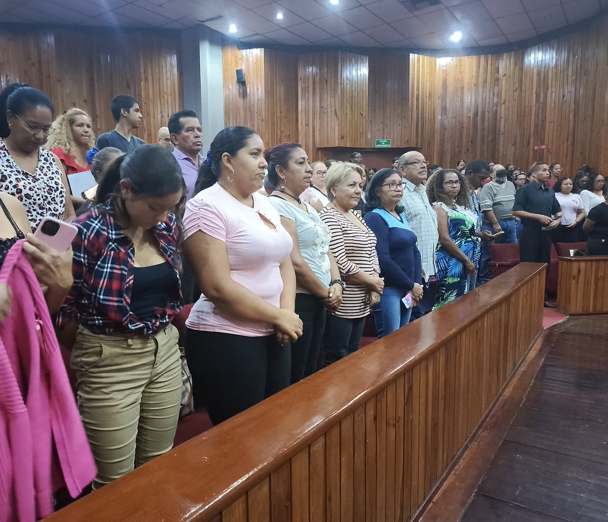 Damos inicio en el auditorio de la @alcaldiadgirardot la celebración de los 200 años de la creación de la primera Escuela Social de Simón Rodríguez en América,en el marco de su natalicio
<a href="/NicolasMaduro/">Nicolás Maduro</a> <a href="/_LaAvanzadora/">Yelitze Santaella</a> @MPPEDUCACION <a href="/CDCEAragua/">CDCE ARAGUA</a> @PiedadQuintana1 <a href="/Soykarinacarpio/">Karina Carpio</a>