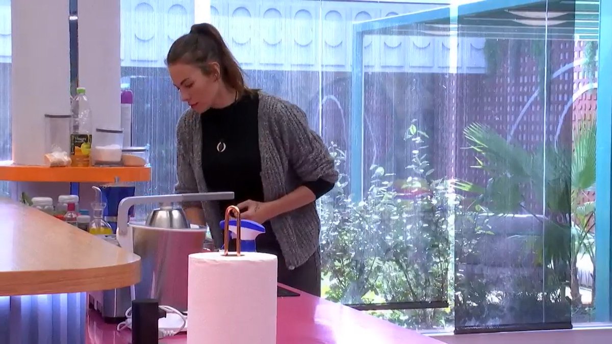 ghoficial's tweet image. Jessica: "Es que hay gente que hace "vengo, como y me voy", y eso tampoco es, que yo me paso el día aquí"

#GHVIP28O

🔴mitele.es/directo/gh-vip…