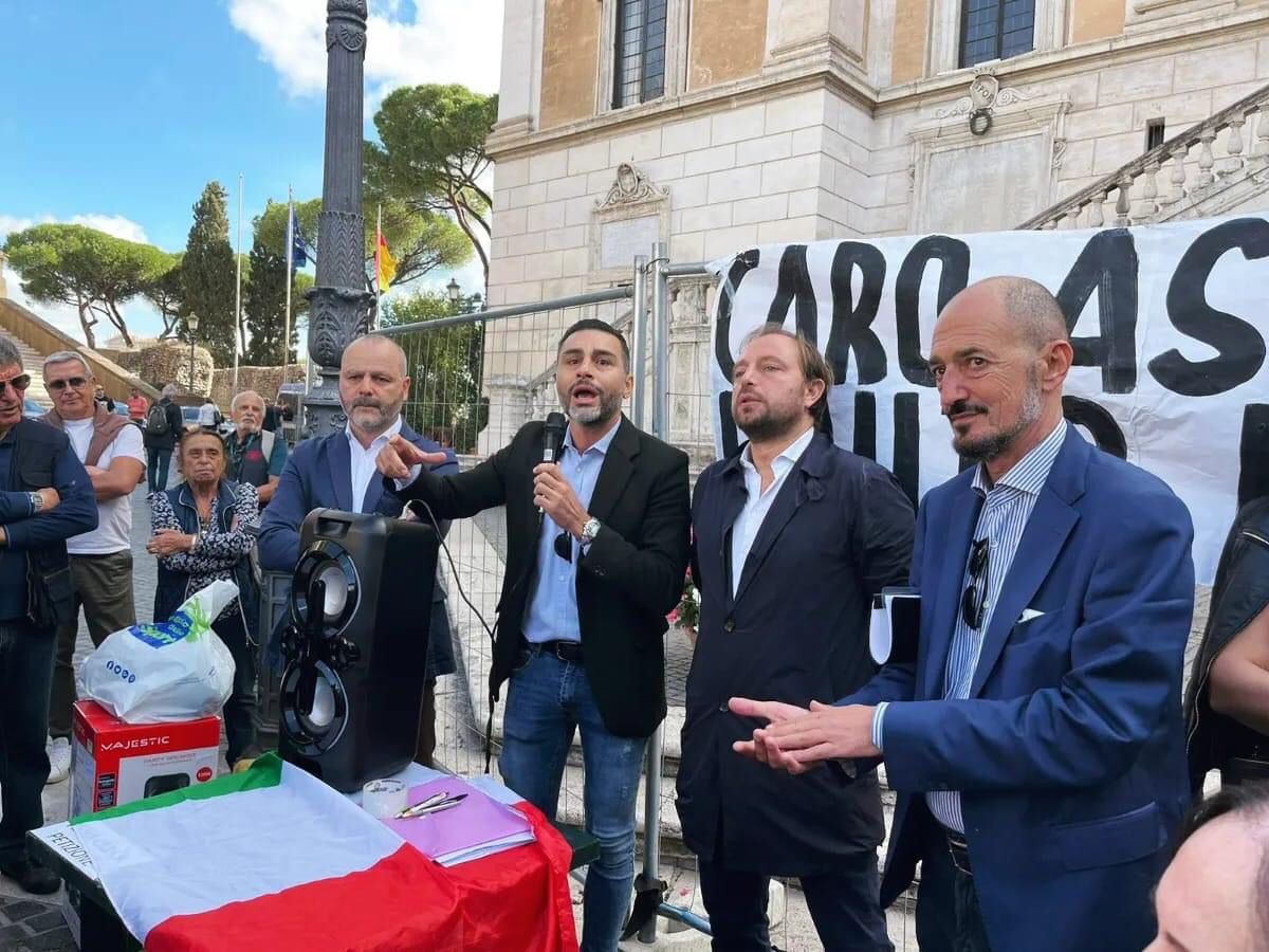 Riccardoproiet6's tweet photo. Non facciamoci prendere in giro con la proroga di un anno...
Oggi conferenza stampa #NOZTL insieme al cons. comunale @FabrizioSantori le Associazioni di categoria, i Comitati e molti cittadini!
La battaglia continua... 💪
#NOZTL #ZTL #FasciaVerde
#VarchiZTL
#NuovaFasciaVerde https://t.co/8neGo9XVkB