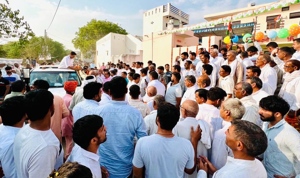 DeependerSHooda's tweet photo. आज झज्जर के गाँव भदानी में नवनिर्मित चौपाल का उद्घाटन किया।

साथ स्थानीय विधायक गीता भुक्कल जी। https://t.co/7DHCtKv9jw