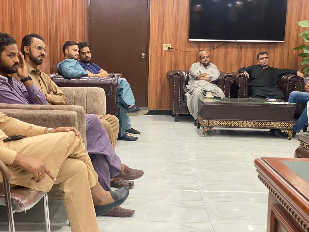 Meeting of #PYOKarachi Preside By President PYO & TownChairman Safora, @RashidKhaskhele agenda
there was a discussion regarding the by-election of UCs here on November 5, General Secretary @HaiderkhanPYO and Information Seceratery @faridmemonpyo and all Office Bearers are here.