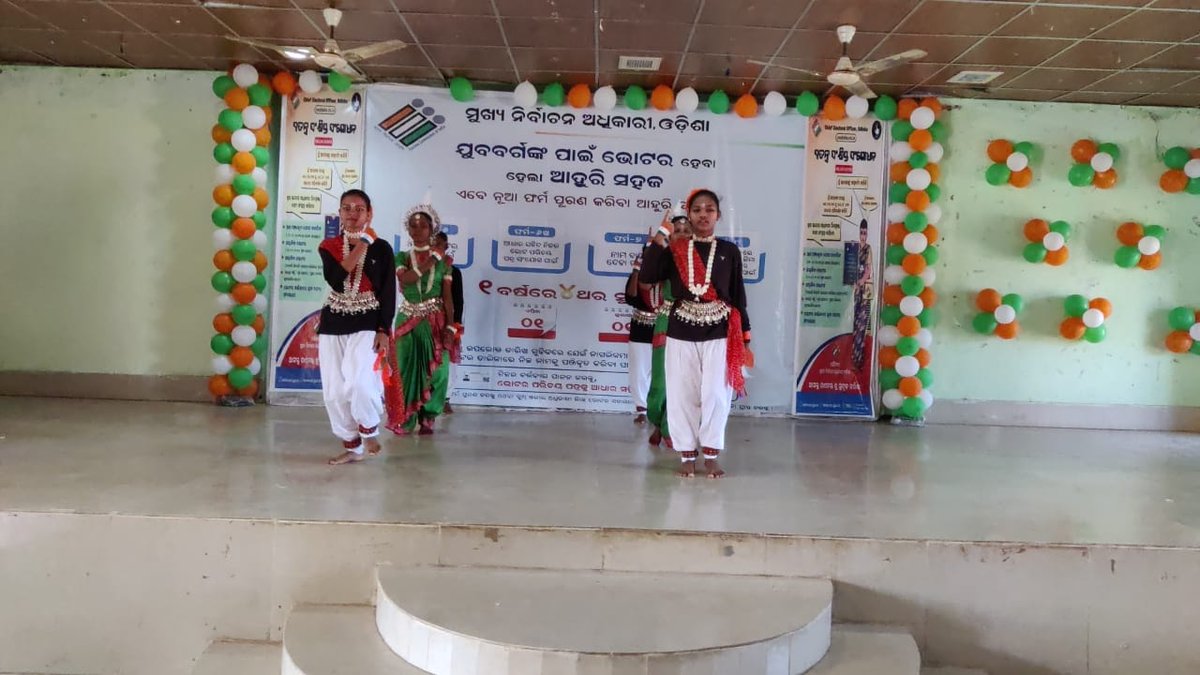 CciSeva's tweet photo. The inmates of Seva Samaj Gunupur CCI dance performance at the Town Hall Patha Utshav on Special Summary Revision 2024 by ERO-Cum Sub Collector Gunupur. 
@MinistryWCD 
@OSCPSODISHA
@DM_Rayagada 
@NCPCR_ https://t.co/ZQsD0tYTiC