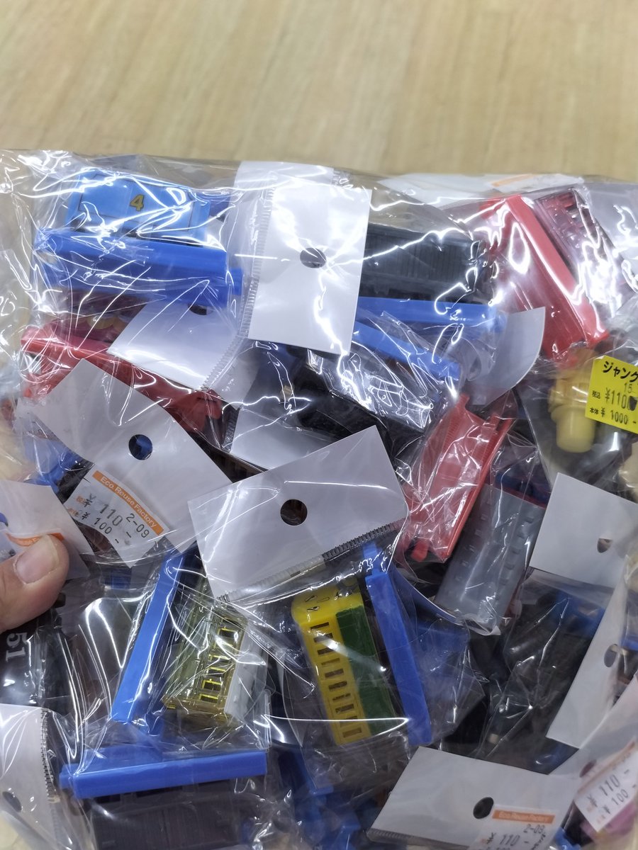 カプセルプラレール大量入荷！ 売り場に置ききれず、やむなくまとめ