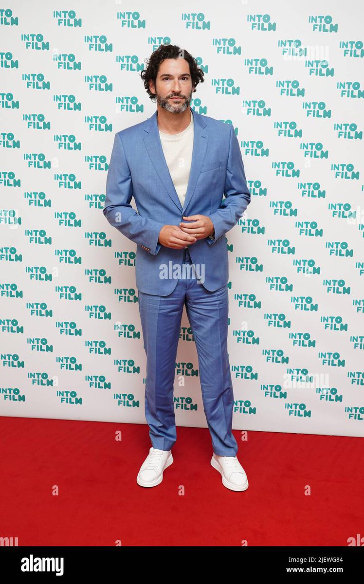 TEstateofmind's tweet photo. Remember this look (clothes) from last year? How much I loved it for being so occasion appropriate & fun-still do.
Look also at this recent ig vid with all male 🎭 of #MBFGW3!
#TomEllis was so avant garde! I love him trying out & promoting different stuff before the rest follow🤩 https://t.co/p1ujprmvk0