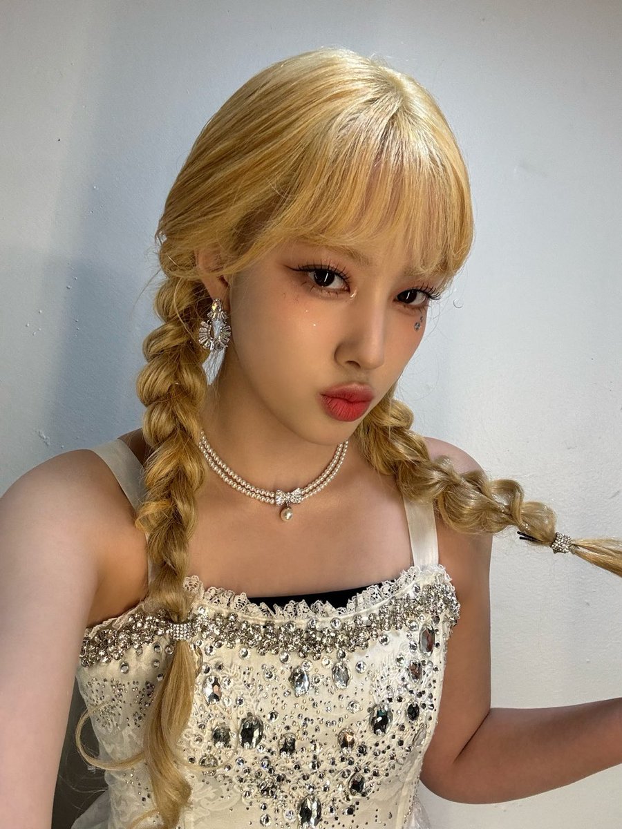 STAYC_talk's tweet photo. 🐯💬
😘😘

#STAYC #스테이씨 #Yoon #윤 https://t.co/9uRiKXsLuA