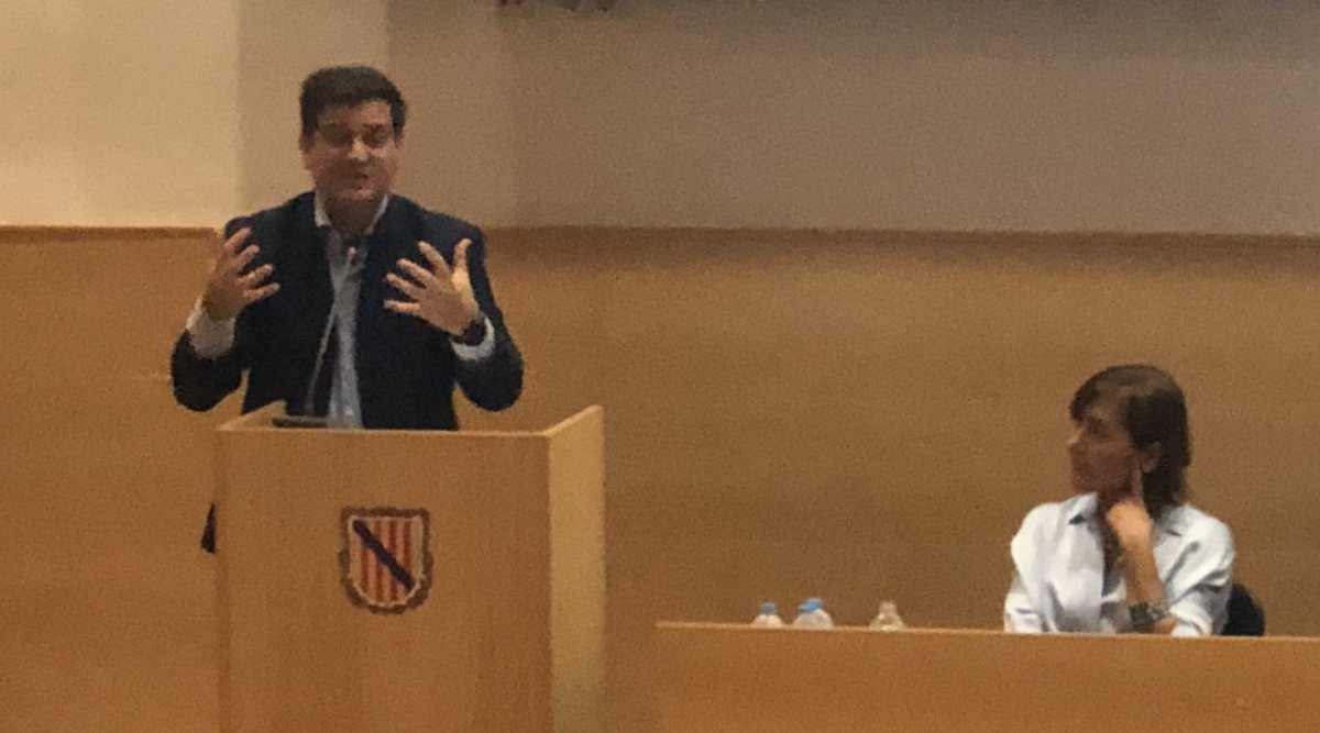 En el turno de preguntas, <a href="/TomasZapata111/">Tomas Zapata</a> reafirma la necesidad de trabajar en una mayor flexibilidad en la contratación en el sistema público. Este sigue siendo rígido mientras que el personal busca formas más flexibles.

#ANIS23 de <a href="/anisalud/">ANIS</a>