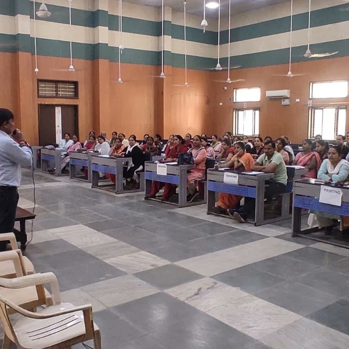 aeroac55's tweet photo. A training programme of all BLOs and BLO Supervisors is organised in RSBV, BLOCK-27, TRILOKPURI BY Sh. Rajendar Kumar, SDM(PV)/ERO, AC-55 Trilokpuri @CeodelhiOffice @ECISVEEP @dmeastdelhi https://t.co/aM4b4liFzD