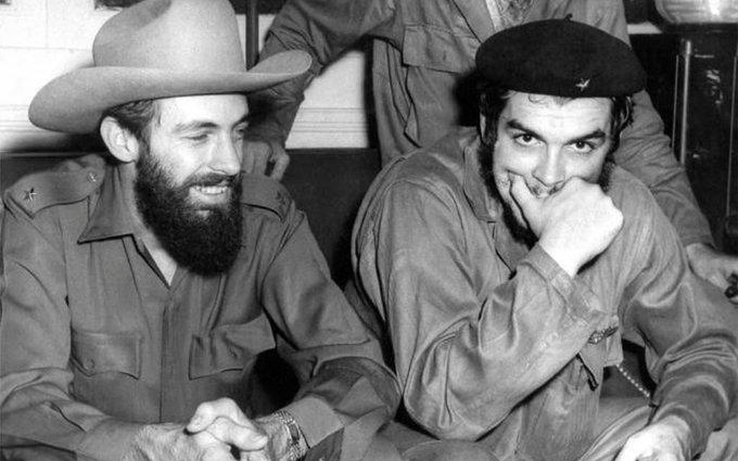 dmemanzanillo's tweet photo. Flores para #CamiloCienfuegos .
El Señor de la Vanguardia.
#ProvinciaGranma
#EducaciónManzanillo
#CubaYSuHistoria
#UnidosXCuba
#CamiloCienfuegos
#CheYCamilo https://t.co/TwuHOY1f1A