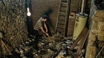 _colzz's tweet image. Kevin Bacon had a lot of leeway with his rental in Stir Of Echos