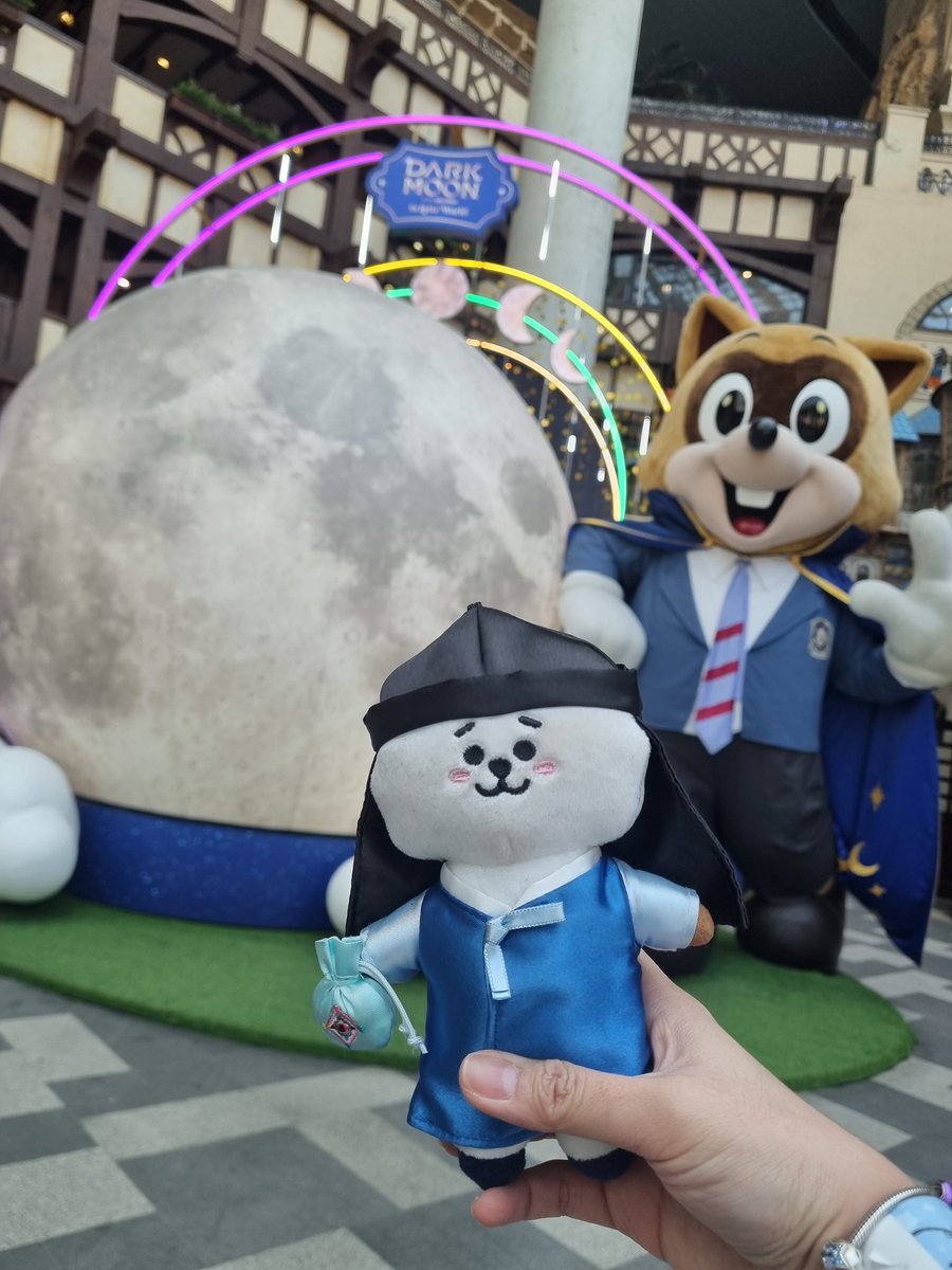 chiararosedmd's tweet photo. Happy Anniversary to #TheAstronaut
RJ celebrating in #LotteWorldAdventure with Churros Milkshake. 😋 @BTS_twt
#TheAstronaut1stAnniversary #BTS #BTSARMY #Jin #RJ #BT21 #ChiaraSouthKorea2023 #SouthKorea2023 https://t.co/lfzxI5kkdy