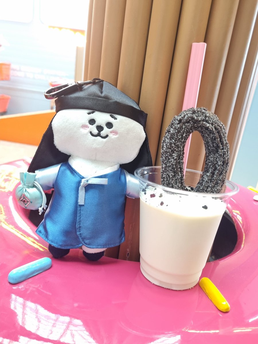 chiararosedmd's tweet photo. Happy Anniversary to #TheAstronaut
RJ celebrating in #LotteWorldAdventure with Churros Milkshake. 😋 @BTS_twt
#TheAstronaut1stAnniversary #BTS #BTSARMY #Jin #RJ #BT21 #ChiaraSouthKorea2023 #SouthKorea2023 https://t.co/lfzxI5kkdy