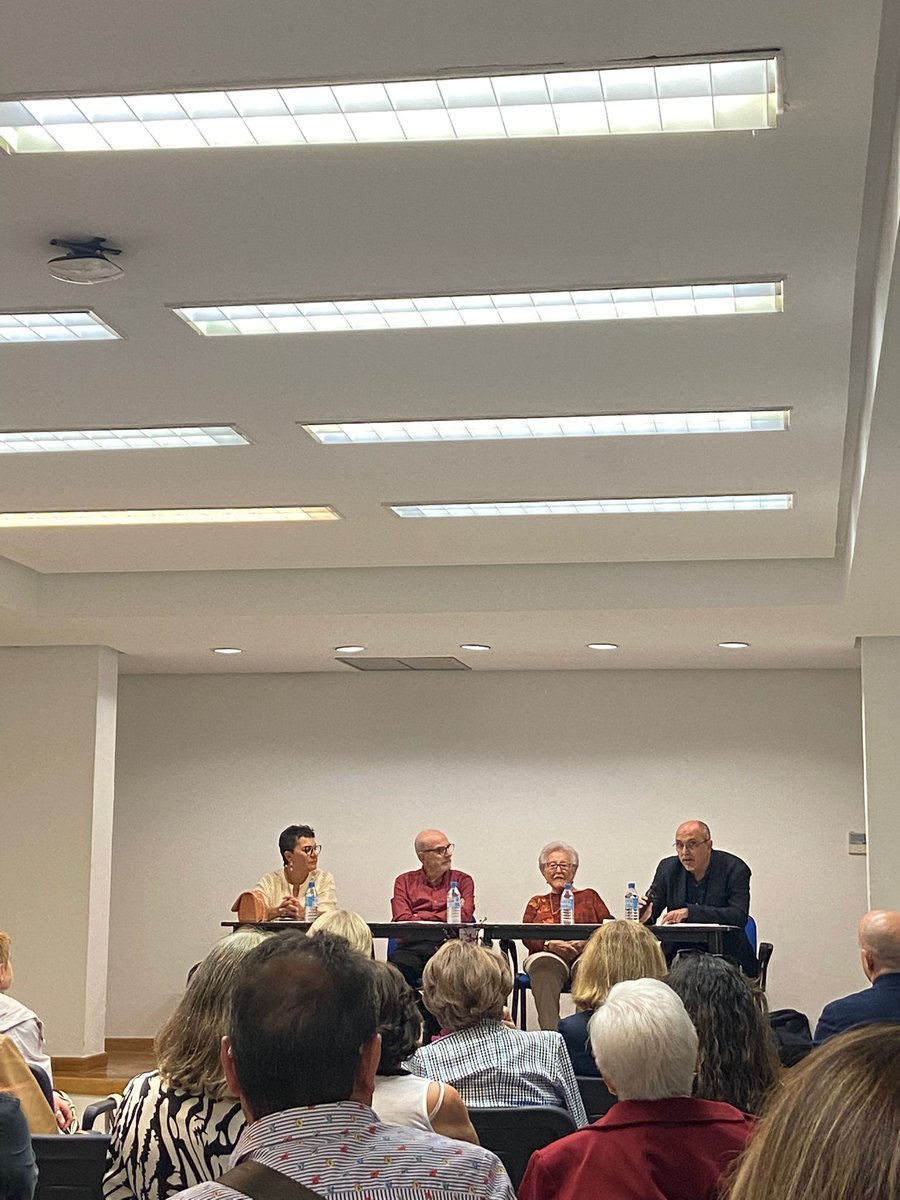 En Murcia, presentando "Soledad,  ojos de lata",  última novela de mi amiga, Mari Nati Santigosa.