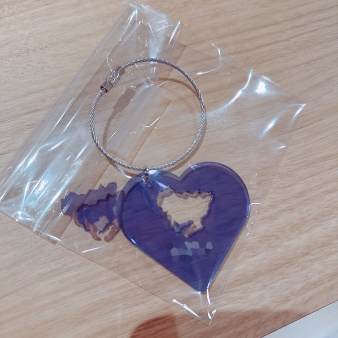 POPUP開催してるマップデザインギャラリーさんのラボで都道府県アクキー作ってもらった🥳🫶🏻

名入れもしてもらったよー!(じゅんこの本名だから隠す🫣) 