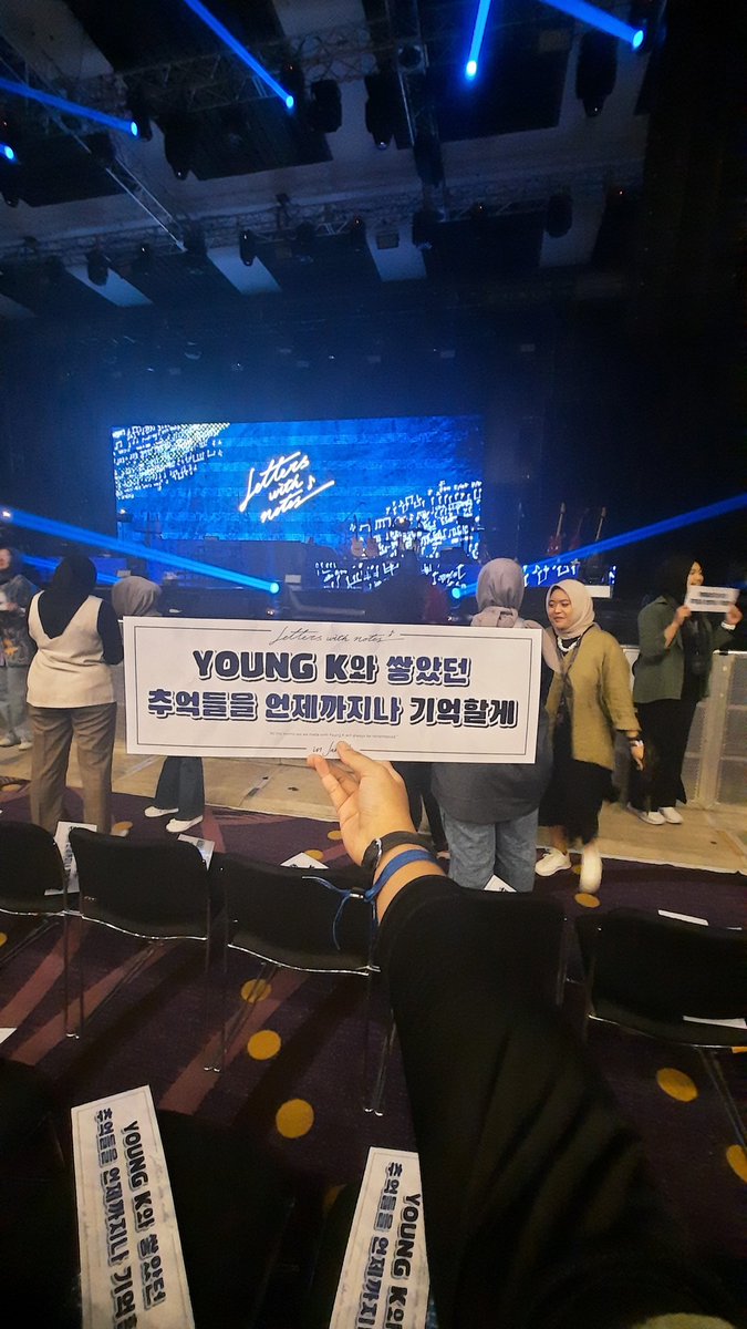 yeolloey's tweet photo. Sumpah ini deket banget gw ngga bohong mau nangis
#LetterWithNotesinJKT
#LettersWithNotes
#youngk #day6 https://t.co/di0wRuSskB