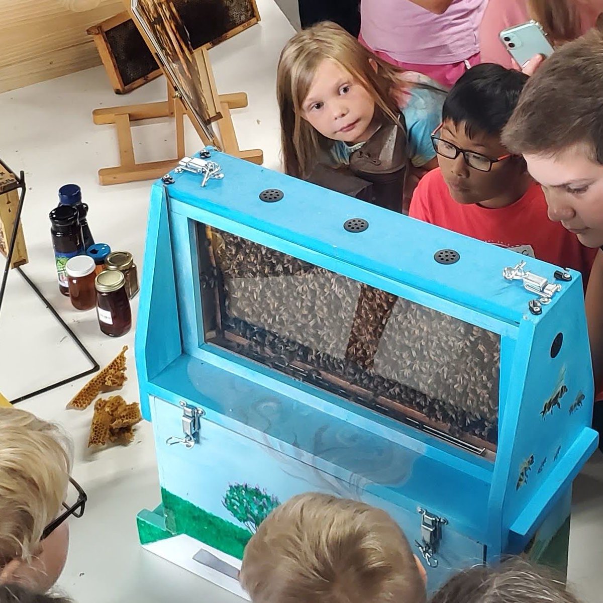 FoxhoundBeeCo's tweet image. We love doing kids classes and often have homeschool groups at our store to learn about how bees work. You can come visit us or we can come to you #beekeepingclass #beekeeping #foxhoundbeeco

bit.ly/3z4MCBK