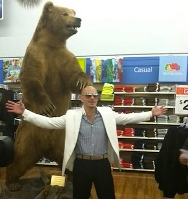 EverythingOOC's tweet photo. The most random moment in human history https://t.co/LoQs1e6yUn