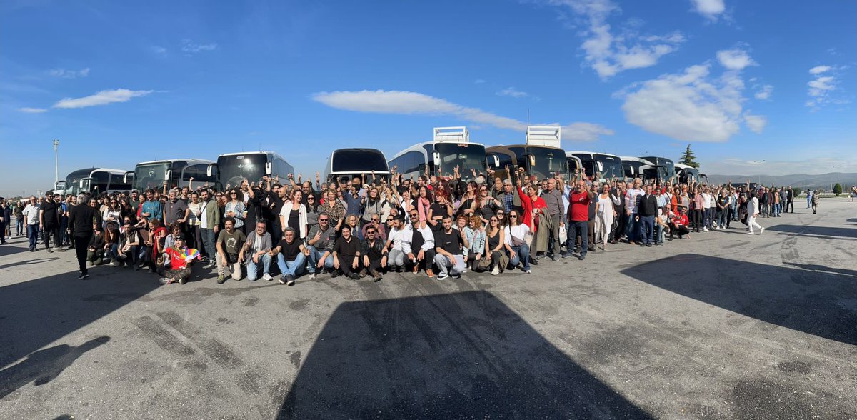 TipIstanbul's tweet photo. 🚌Geliyoruz Ankara!

Bugün 16.00’da Anıtpark’ta eşit ve özgür bir cumhuriyet için, #CanAtalayaÖzgürlük için buluşuyoruz! https://t.co/x2zsPmJWso