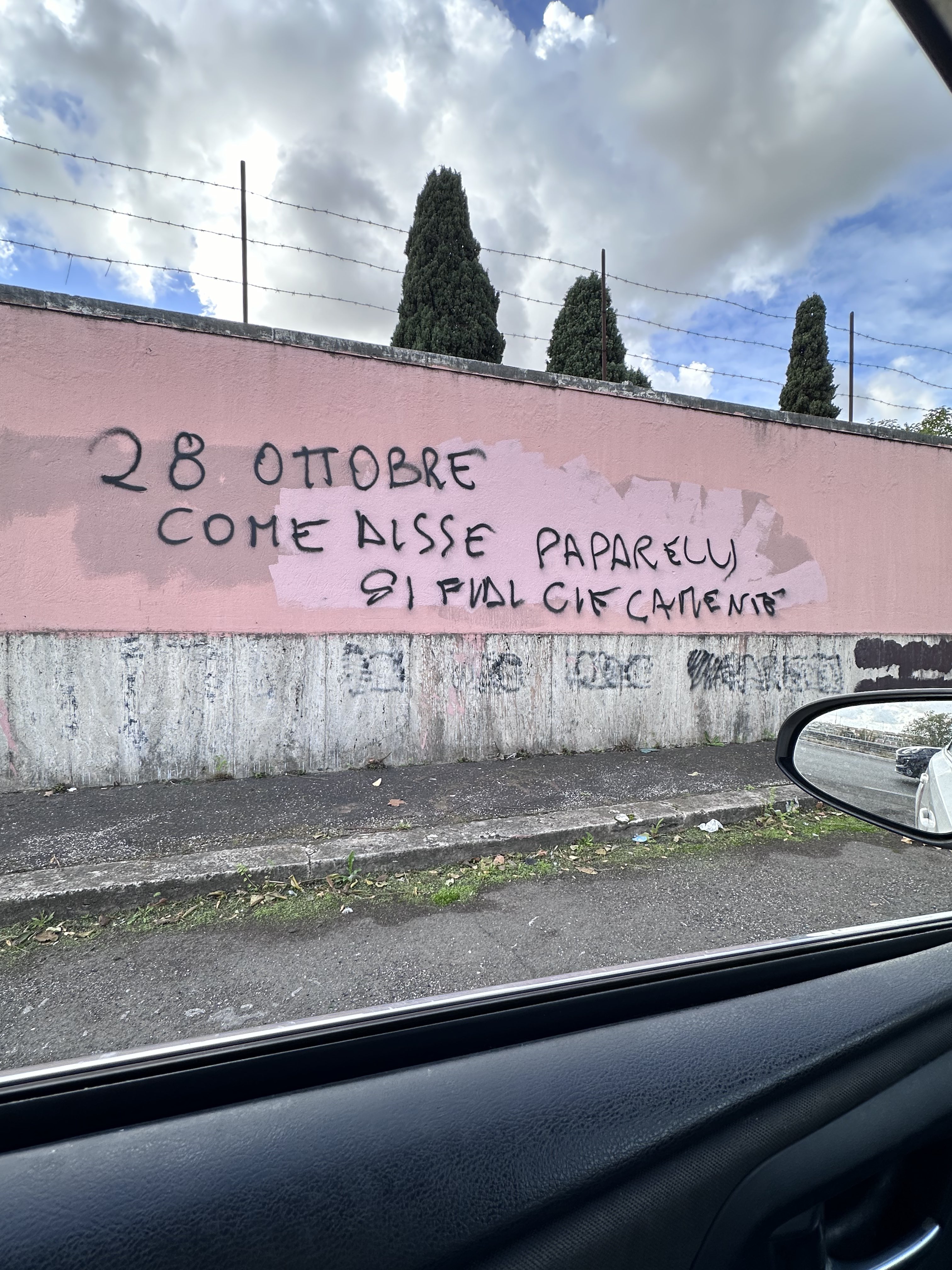scritta sui muri di roma che offende la memoria di Vincenzo Paparelli