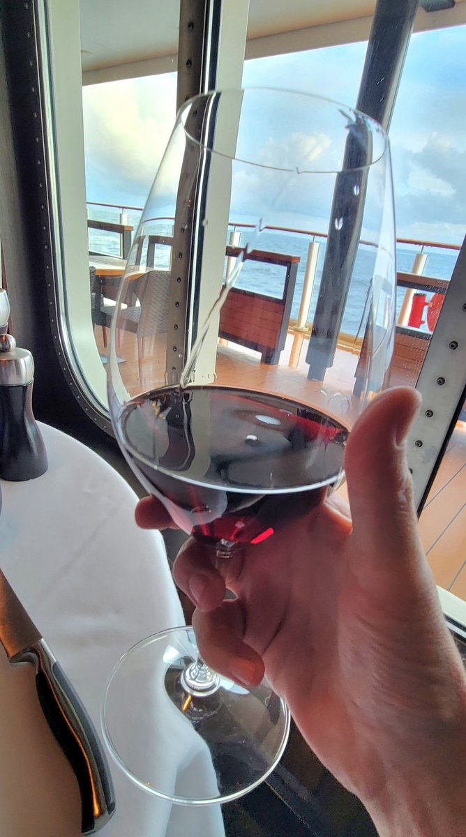 Thogar's tweet photo. When your #wine glass is the size of the bottle you know you've come to the right place. #CruiseNorwegian #Cagneys https://t.co/WHp9Xbt2qr