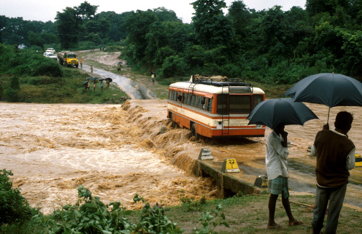 suryanandannet's tweet image. 30 Saal Pehle : 
#OSRTC Orange Bus , #Rayagada Area