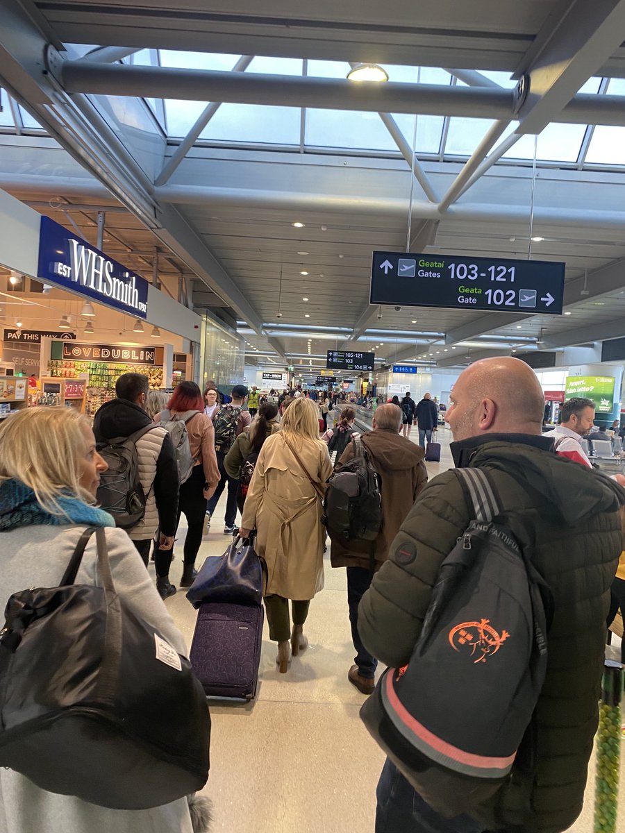 WeAreJPP's tweet photo. Dublin Airport very busy on bank holiday Saturday but car park to far side of security in 15 minutes! Well done ⁦@DublinAirport⁩ ⁦⁦Amsterdam here we come ⁦@Ryanair⁩ ⁦@ThereseHunt7⁩ https://t.co/3DEYVzhA9G