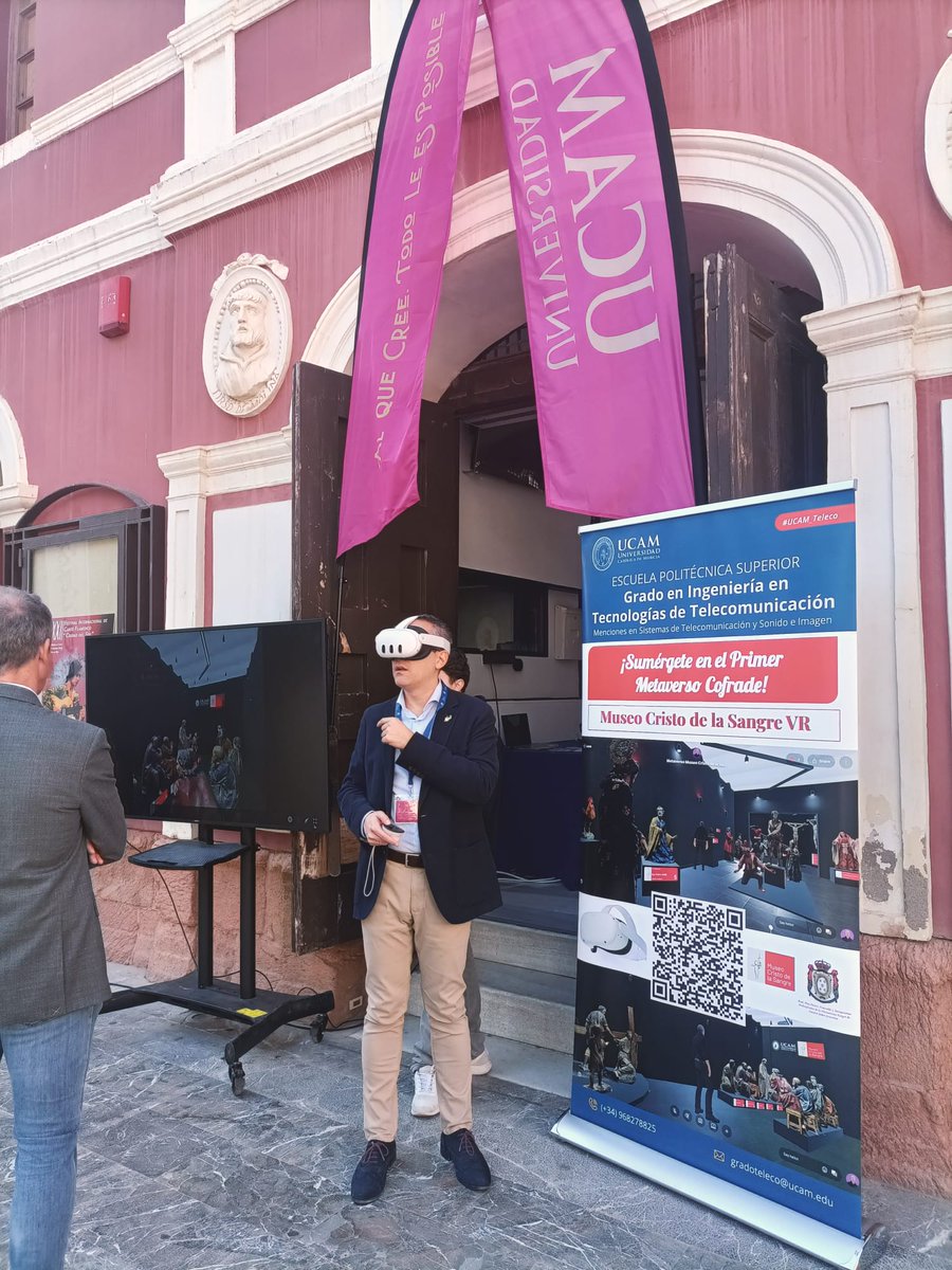 UCAM's tweet photo. 📸 @UCAM_Teleco está presente hoy en el Congreso @JOHCLorca mostrando la recreación en realidad virtual de @SangreMuseo https://t.co/CvAKnobNs4