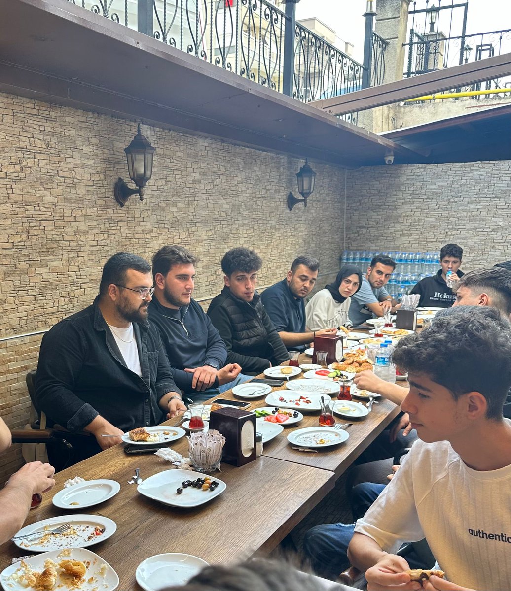 YeniSecmenIzmir's tweet photo. 📍Karabağlar 
İl Yeni Seçmen Başkanımız Yiğit Küçükali ile Birlikte Karabağlar Yeni Seçmen Teşkilatımızın Kahvaltı Programına Katılım Sağladık. https://t.co/WvB4s8Fh0M