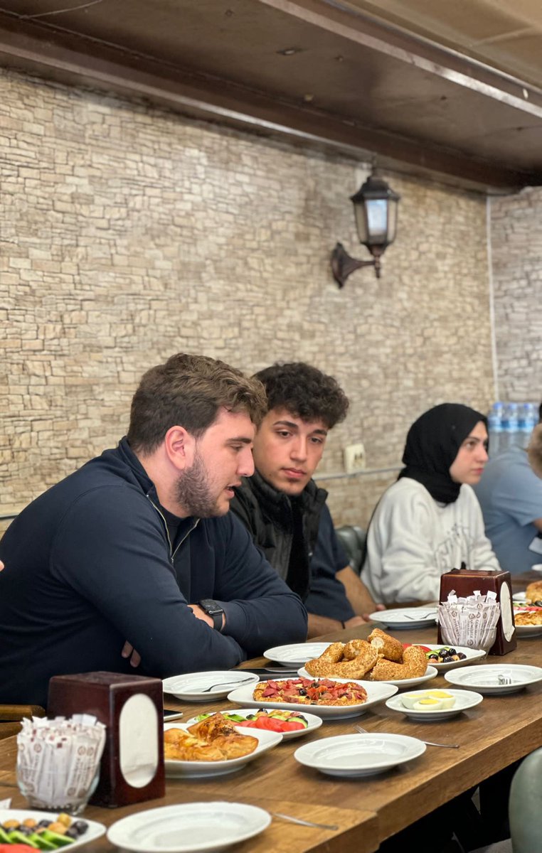 YeniSecmenIzmir's tweet photo. 📍Karabağlar 
İl Yeni Seçmen Başkanımız Yiğit Küçükali ile Birlikte Karabağlar Yeni Seçmen Teşkilatımızın Kahvaltı Programına Katılım Sağladık. https://t.co/WvB4s8Fh0M