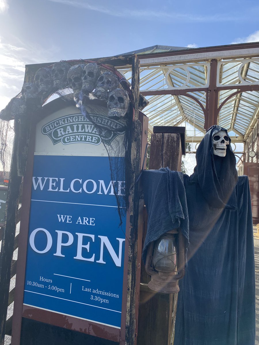 We still have availability today at the 12.30 and 4pm performances. Either book online or buy them when you get here. There’s a bit more availability on Sunday. Call us with any queries 01296 655720. #Halloween #halloweeninbucks #dracula #Bucksrailcentre #halloweenspooktacular