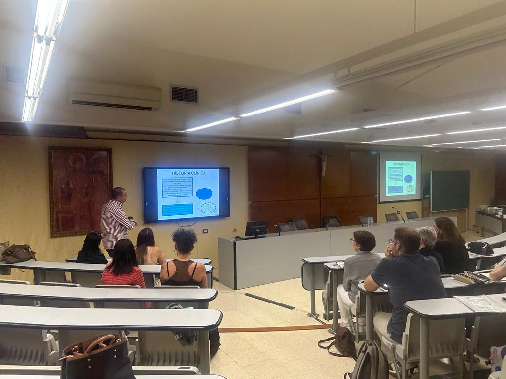 Felicidades <a href="/anaramireznurse/">Ana María Ramírez Gallardo</a> por la organización, contenidos y compromiso del 7 Curso Nacional de Enfermería Abordaje en el paciente con #HAP.
Seguimos buscando la mejor calidad de cuidados, el máximo rigor y la mayor evidencia <a href="/DesireAlemnSeg2/">Desirée Alemán Segura</a> <a href="/PenateGregorio/">Gregorio Pérez Peñate</a> <a href="/raquelleon1972/">Raquel</a>