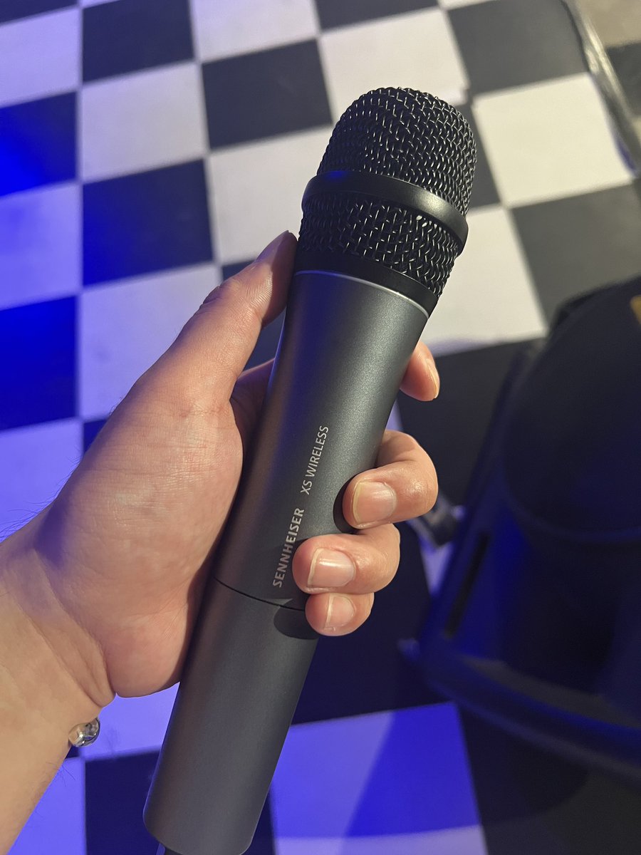 動きが多い現場の時にはワイヤレスマイクが最高のパフォーマンスをサポートしてくれる。
音質にこだわりがあるからこそ選ぶXSWシリーズ。
軽いのに高音質。

XSW 2-835 JB

提供：ゼンハイザージャパン #PR #ゼンハイザー
search.rakuten.co.jp/search/mall/XS…