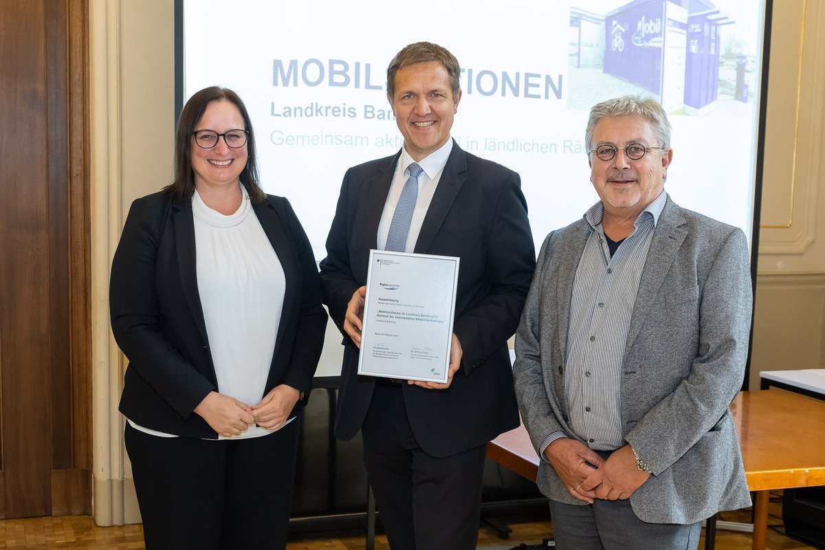 Mobilitat1's tweet photo. Ausgezeichnet: Unser Konzept für #Mobilstationen im Landkreis #Bamberg. 
https://t.co/b70eGSvFuN https://t.co/Tvhpnd6crZ