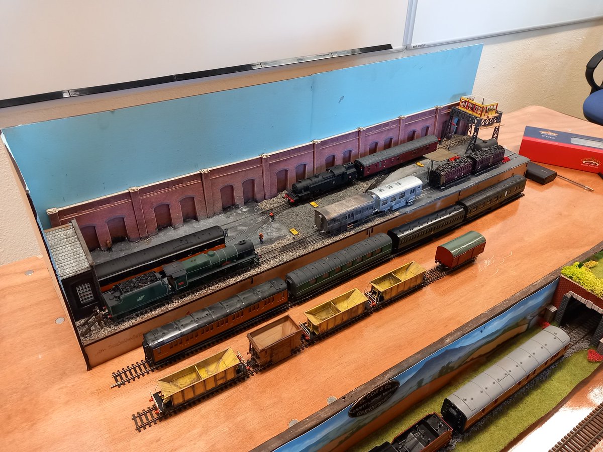 Barry Kelly tweet media