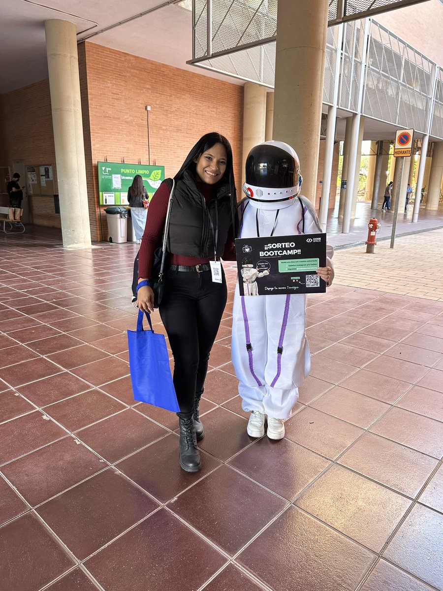 Ninib3th_'s tweet image. Y en el @BiznagaFest está presente @CodeSpaceAcade que genial 🙌🏼👩🏻🚀 #biznagafest #Biznagafest2023