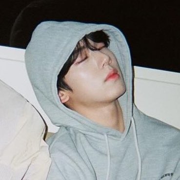 comma_yj's tweet photo. 민트후드 짱좋당…🩵🩵 https://t.co/jk0sasAuUi