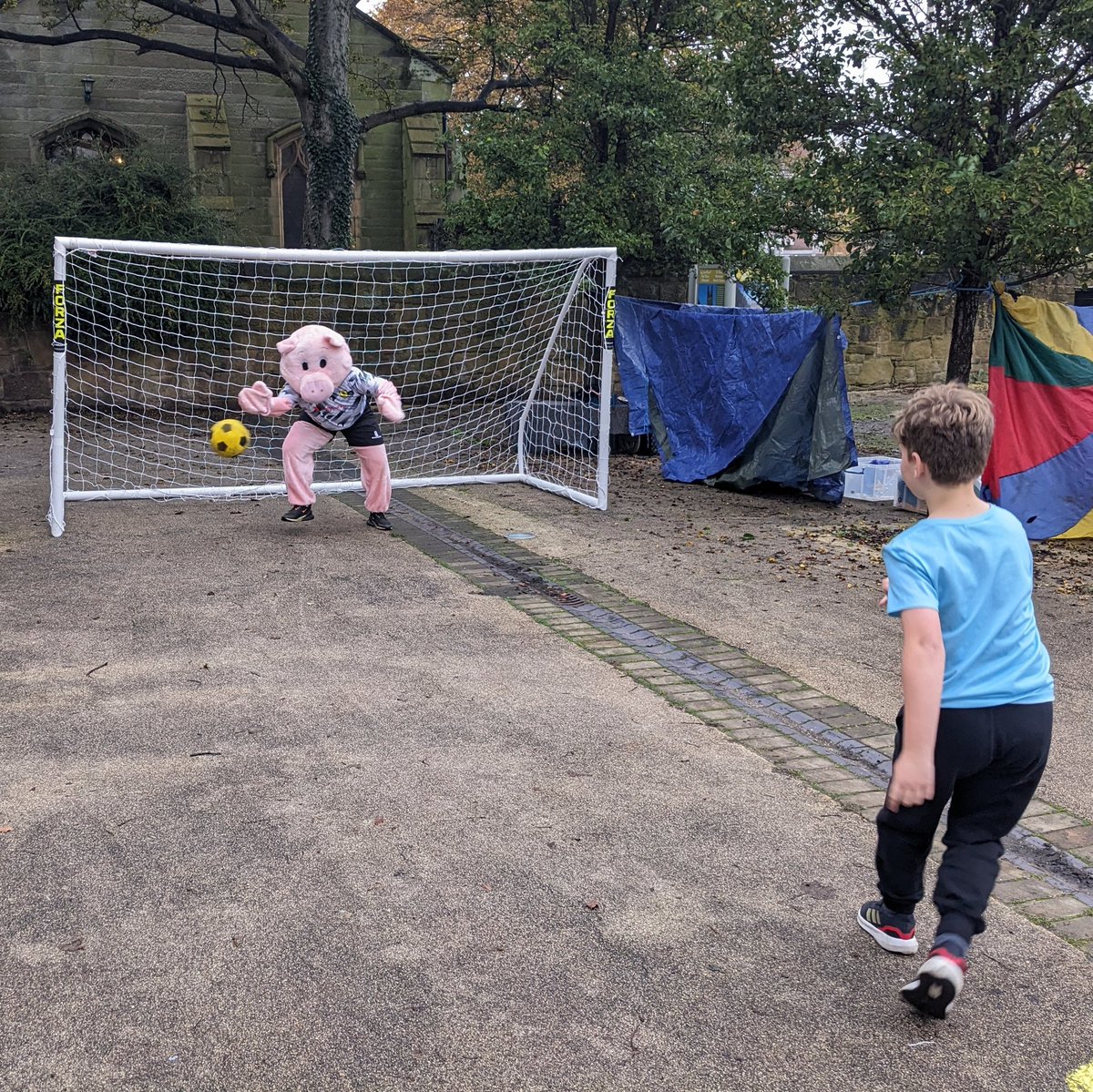 fc_bellevue's tweet photo. Ham Robson-Kanu is having a day out at @FootyMuseumWal this morning, come down and say hello ⚽

@wrexhammuseums https://t.co/xyVVxCpK7s