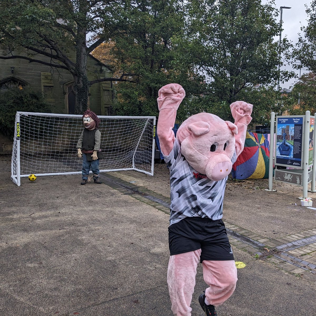 fc_bellevue's tweet photo. Ham Robson-Kanu is having a day out at @FootyMuseumWal this morning, come down and say hello ⚽

@wrexhammuseums https://t.co/xyVVxCpK7s