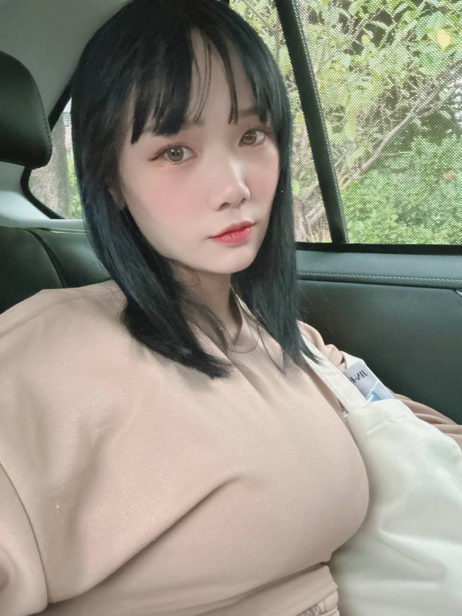 今天辦演你的大奶奶鄰家女友
口以嗎？ https://t.co/BQfuZdZqVY