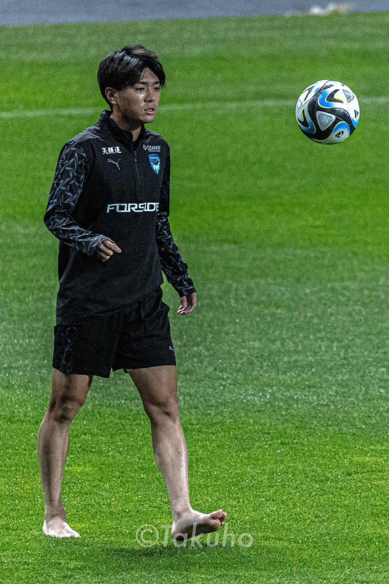 ta9ho_yokohama's tweet image. とりあえずアップ開始前に裸足で出てきた橋本健人を置いておきますね。
#yokohamafc #橋本健人