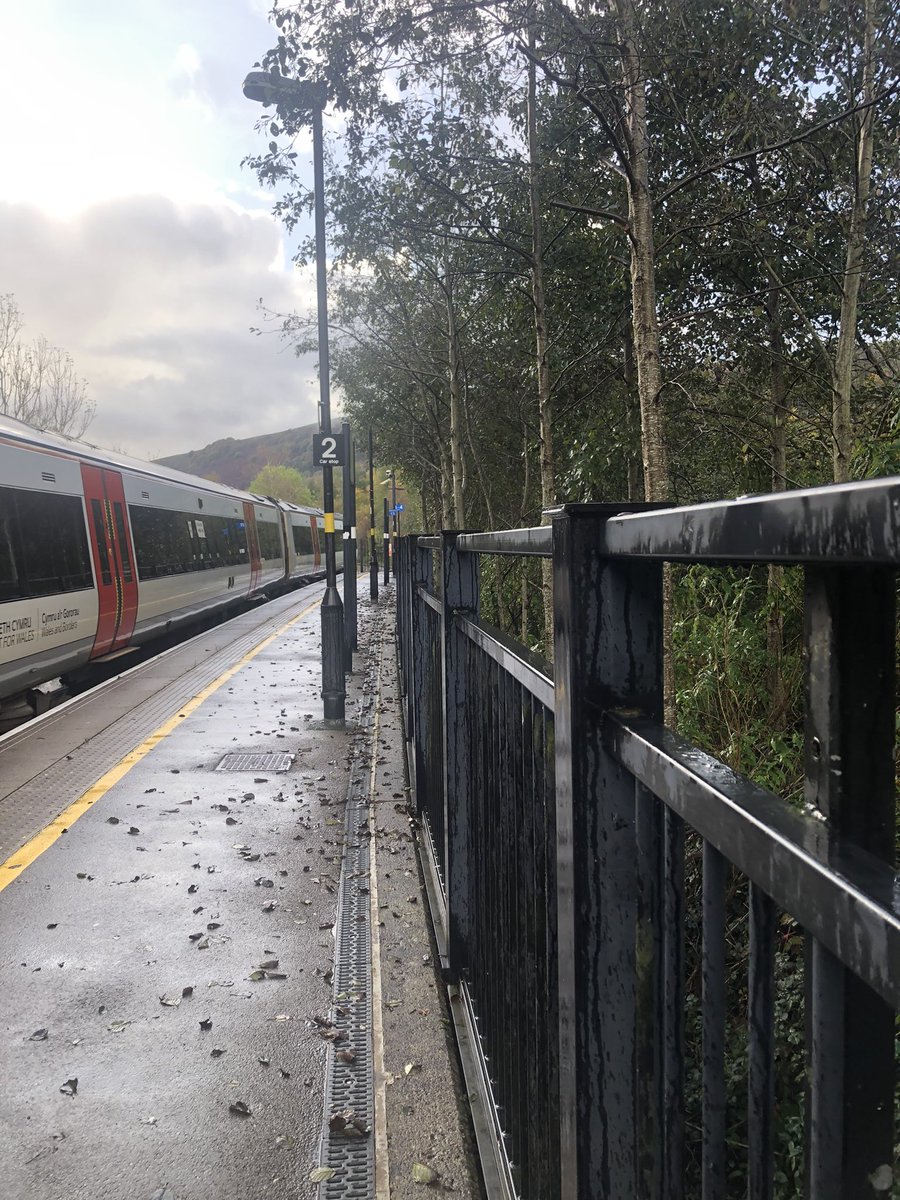 Bolloltd's tweet image. Diolch yn fawr Ebbw Vale Parkway- the weather may have been chaotic but we heard some excellent answers to our train trivia 🌦️
@NetworkRailWAL  @BTPCardiff_NWP @tfwrail 
#IamTrainSafe #didntseeitcoming #RailSafety