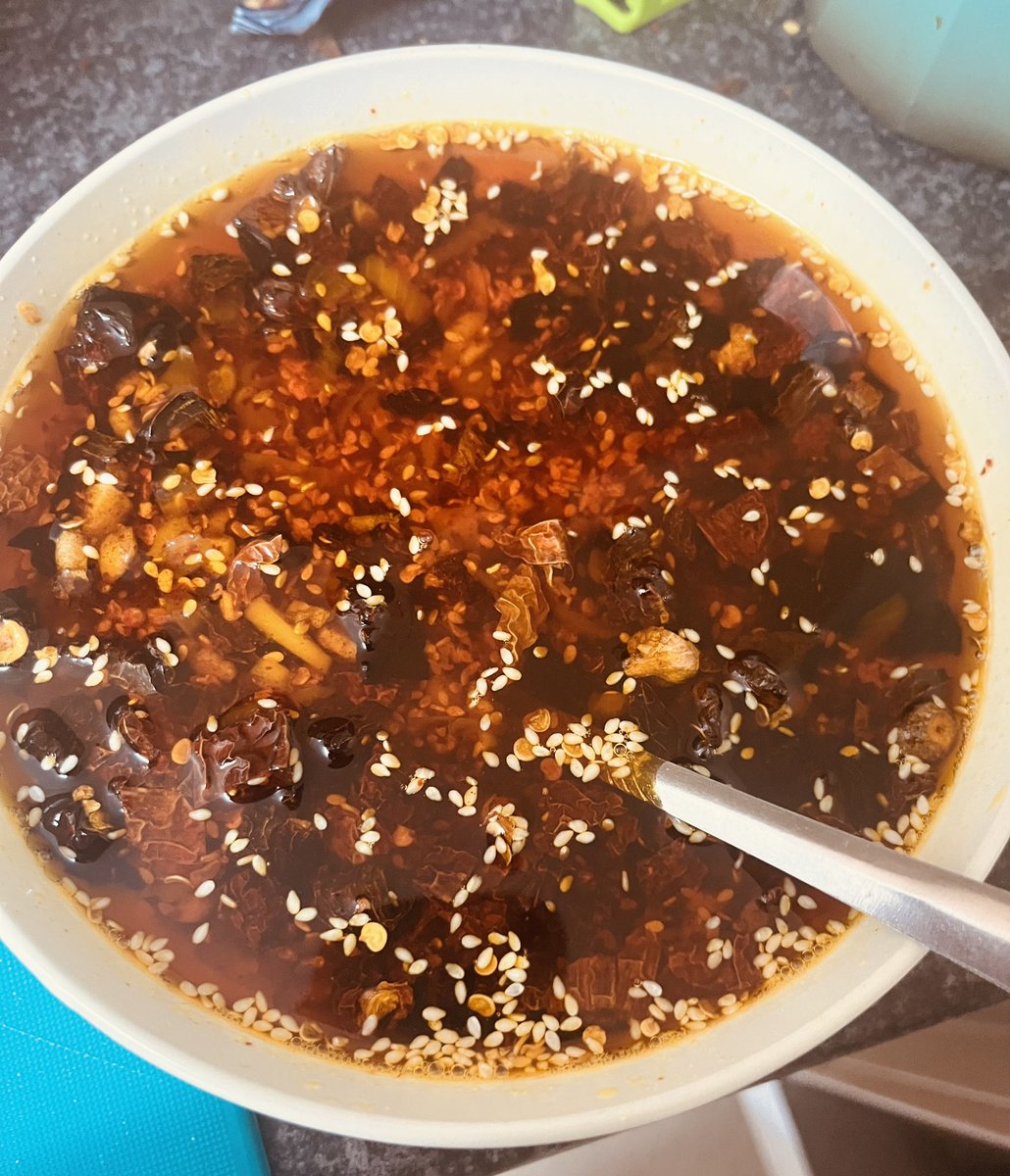 I made my own chilli oil last night and I’m pretty sure I smell of chilli and garlic today 😂