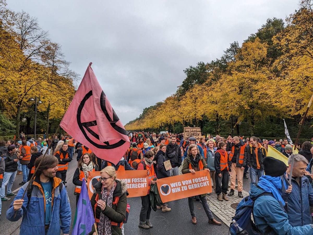 Fossiele subsidies zijn een internationaal probleem. Net als de Nederlandse overheid investeert Duitsland miljarden in olie, gas en kolen. Deze onverantwoorde subsidies moeten stoppen. #StopFossieleSubsidies #Klimaatrechtvaardigheid